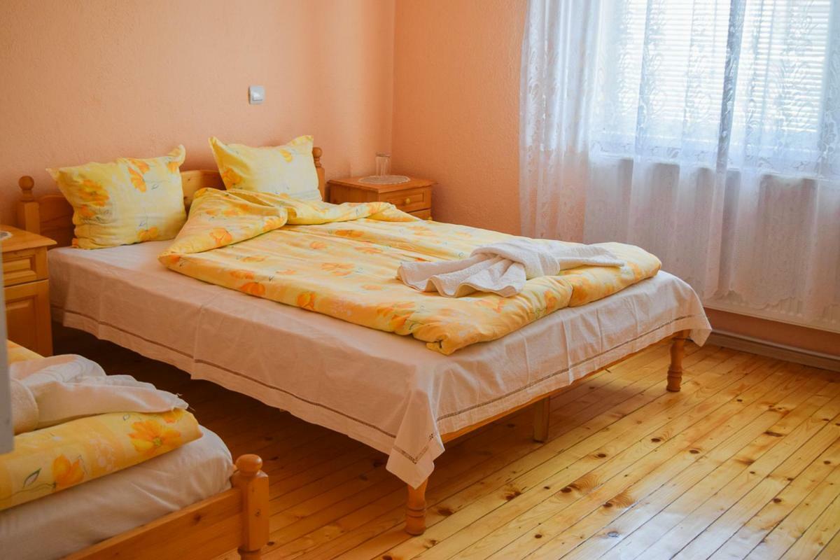 Velkovski Guest House ヒサリャ エクステリア 写真